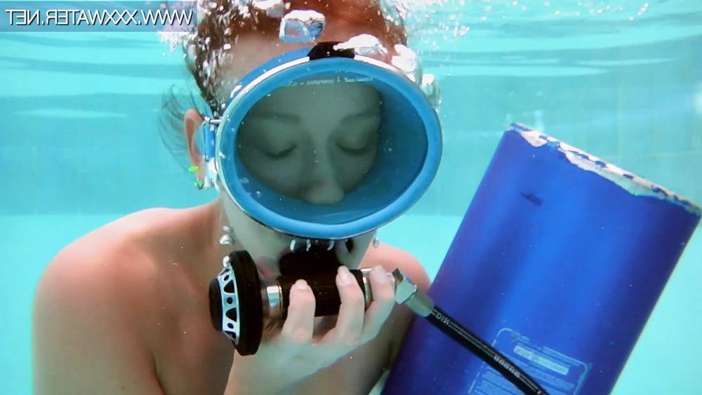 25P Minnie Manga 1 Blue Dildo UnderWaterShow