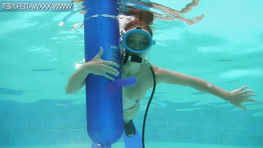 25P Minnie Manga 1 Blue Dildo UnderWaterShow