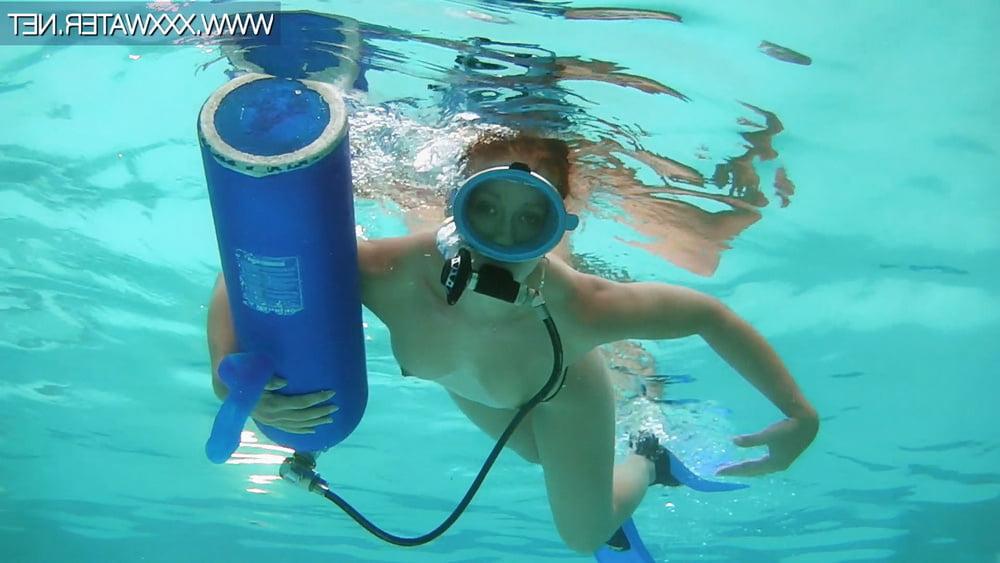 25P Minnie Manga 1 Blue Dildo UnderWaterShow