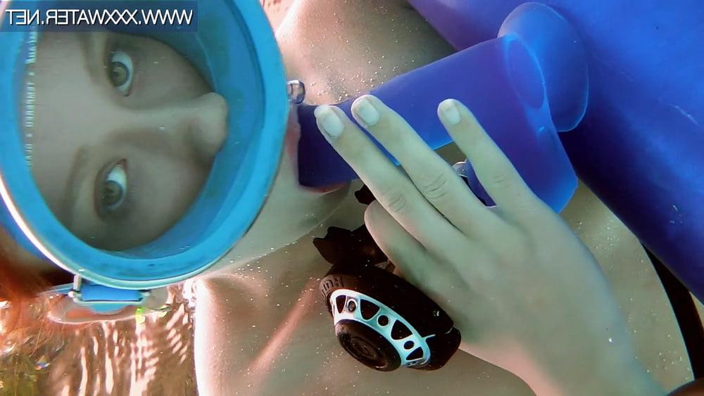 25P Minnie Manga 1 Blue Dildo UnderWaterShow