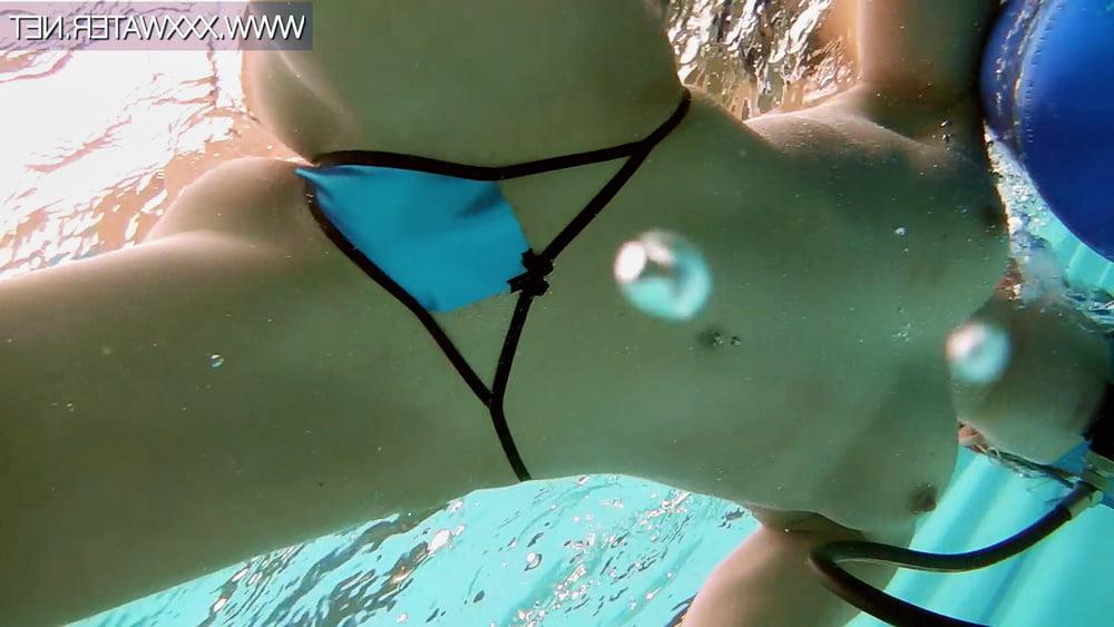 25P Minnie Manga 1 Blue Dildo UnderWaterShow