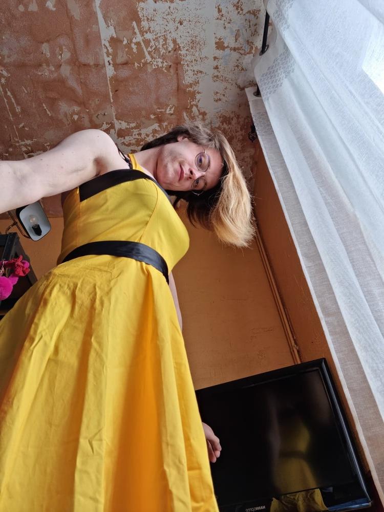 25P Gelbes Kleid im Stil der 50er Jahre