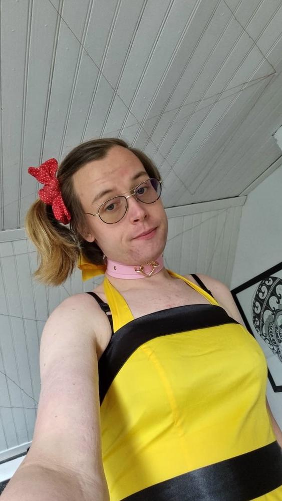 25P Gelbes Kleid im Stil der 50er Jahre