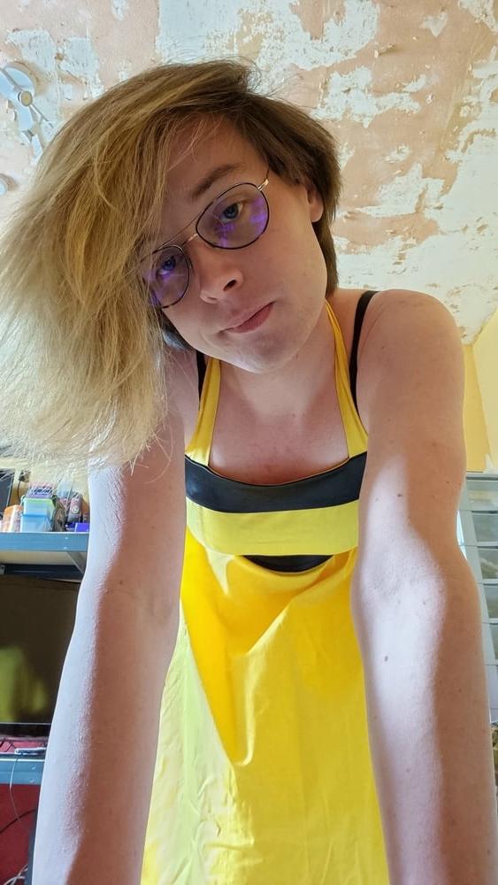 25P Gelbes Kleid im Stil der 50er Jahre
