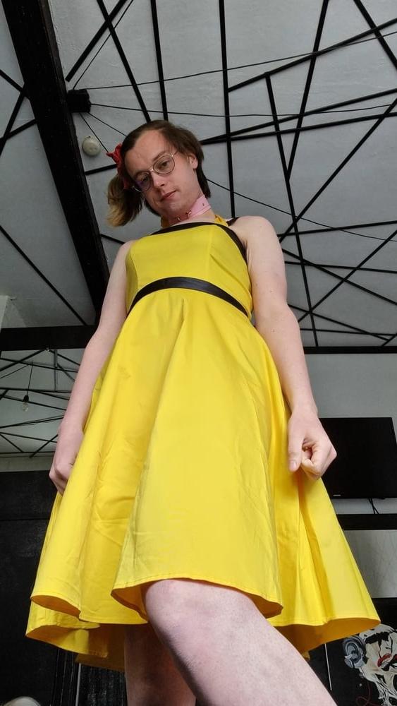 25P Gelbes Kleid im Stil der 50er Jahre