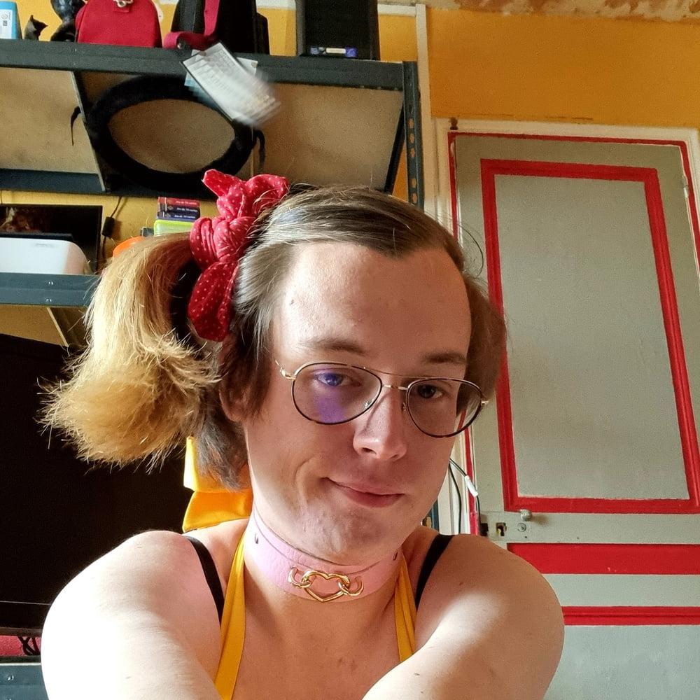 25P Gelbes Kleid im Stil der 50er Jahre