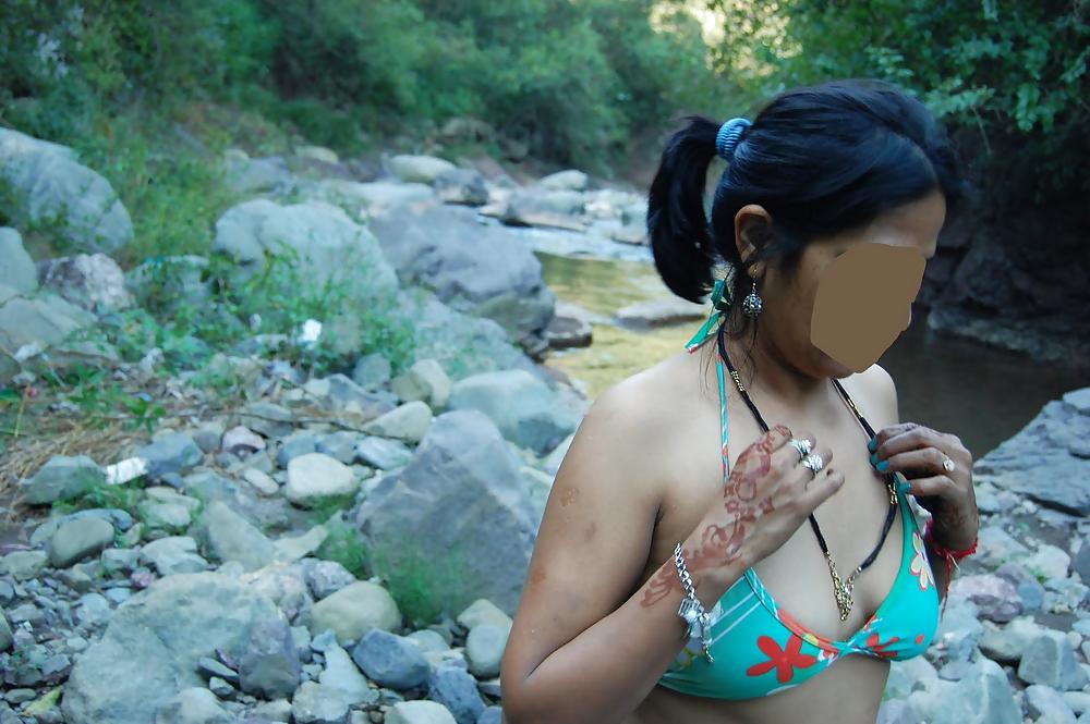 8P Pakistani girl newly wed outdoor pics