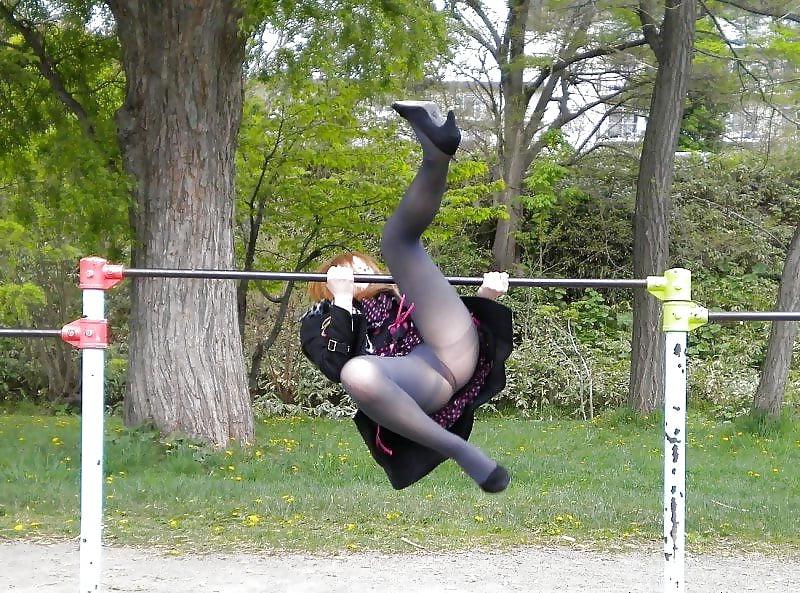 25P Women in pantyhose 01