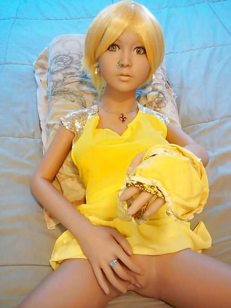 16P Nina's yellow dress