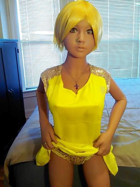 16P Nina's yellow dress