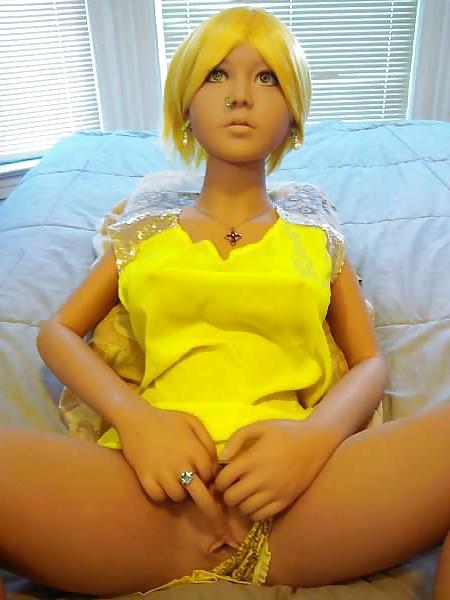 16P Nina's yellow dress