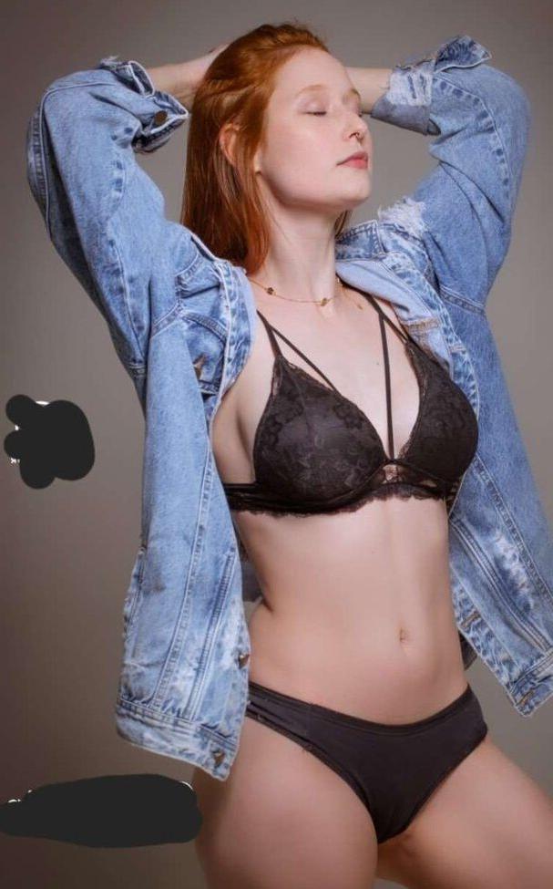 9P Bruna Pain nude