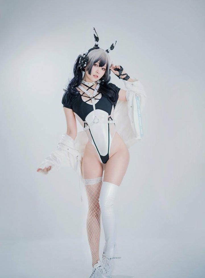25P Ely Cosplay nude