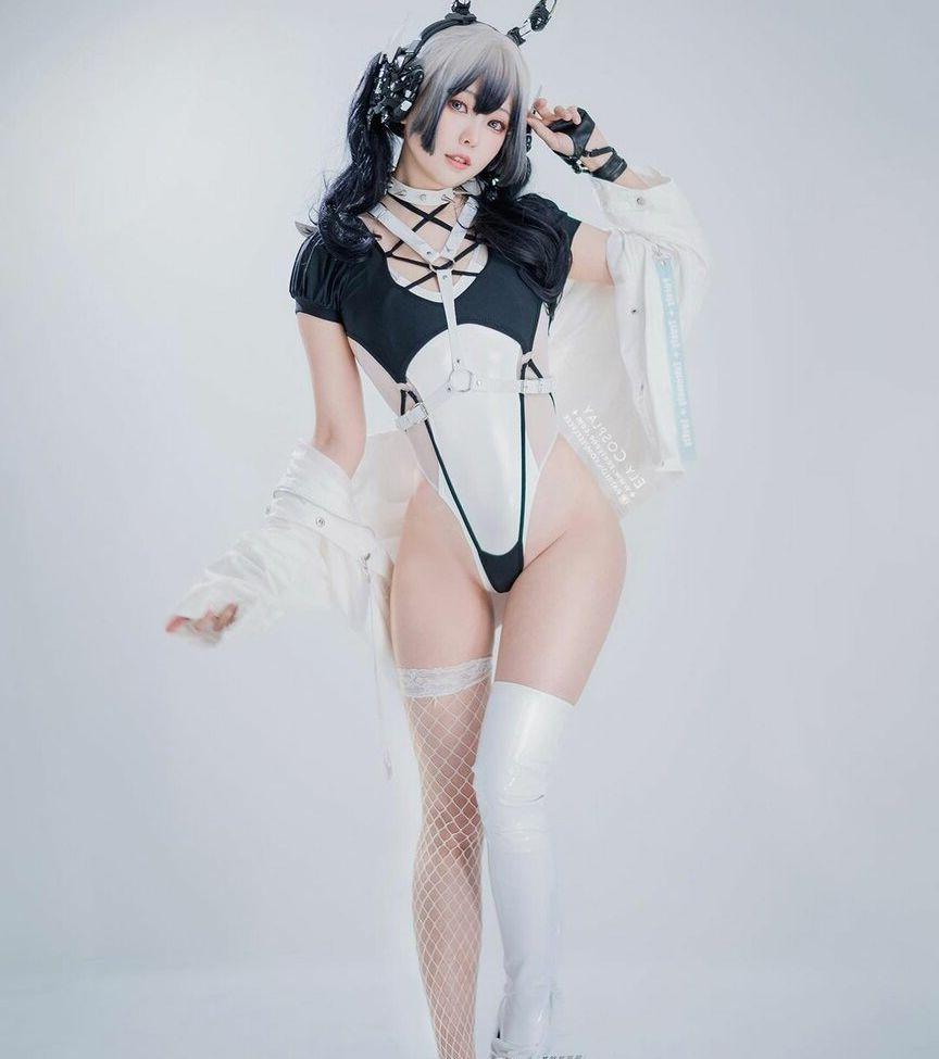 25P Ely Cosplay nude