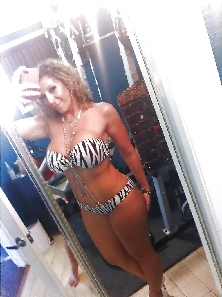 25P BRICKHOUSE STALLIONS (SWIMSUIT STUNNERS)