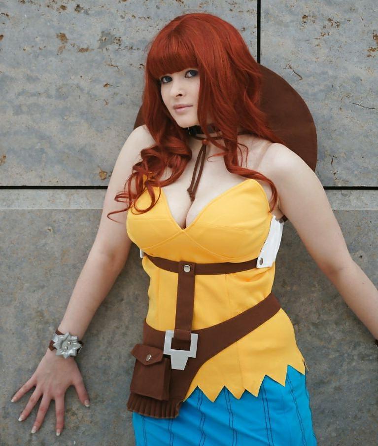 25P Curvy Cosplay Girls