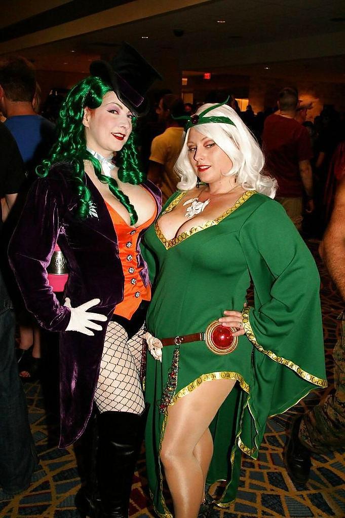 25P Curvy Cosplay Girls