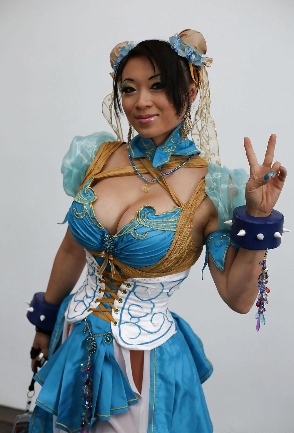 25P Curvy Cosplay Girls