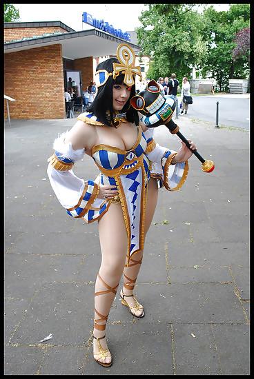 25P In  Costume
