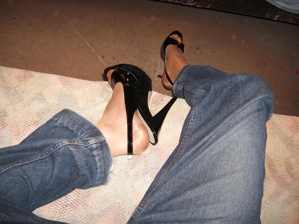 25P F.M. high heels & pantyhose