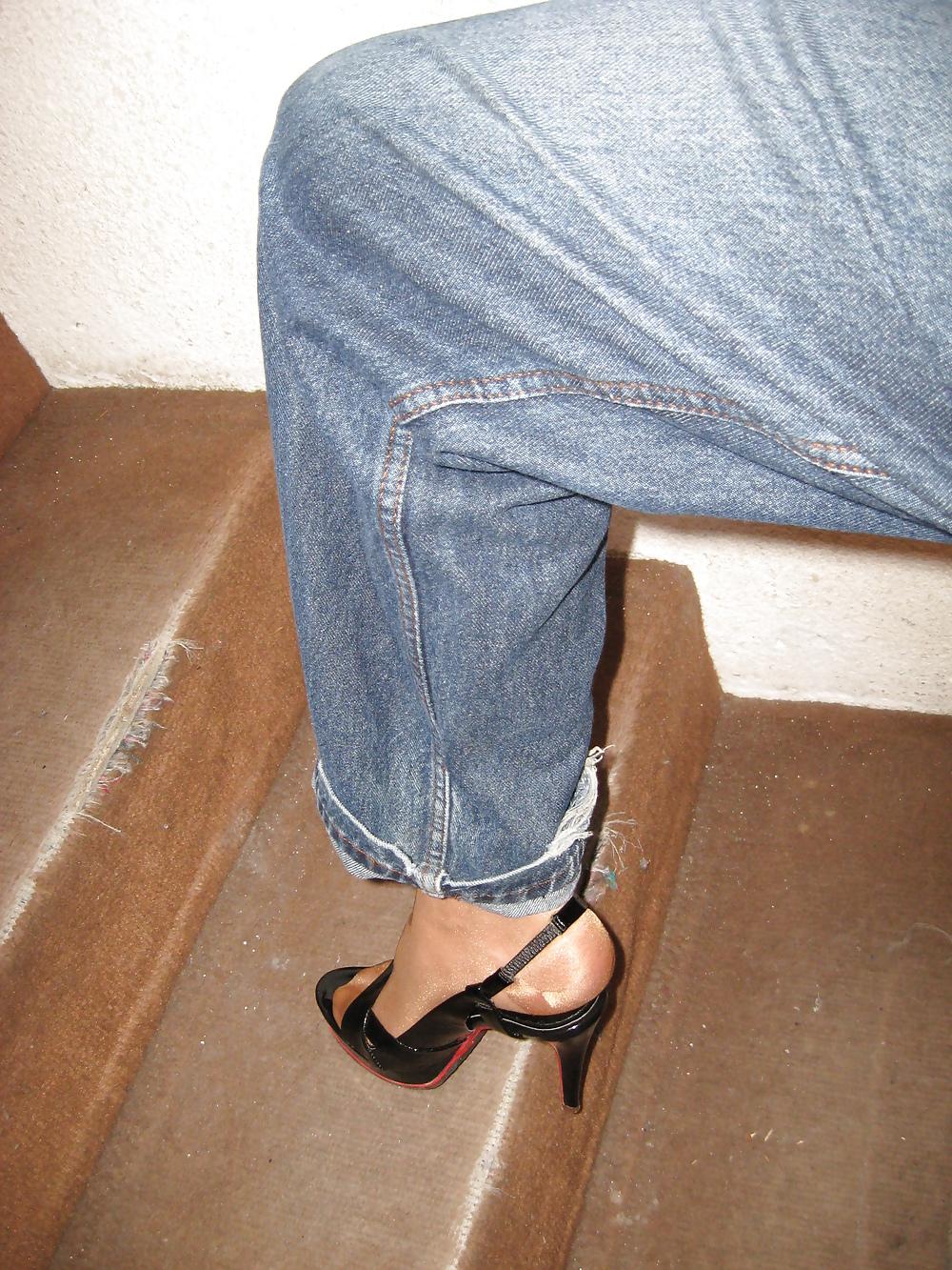 25P F.M. high heels & pantyhose