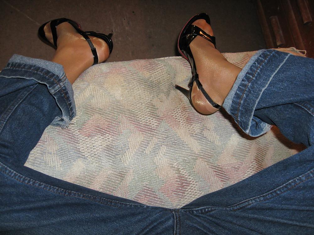 25P F.M. high heels & pantyhose
