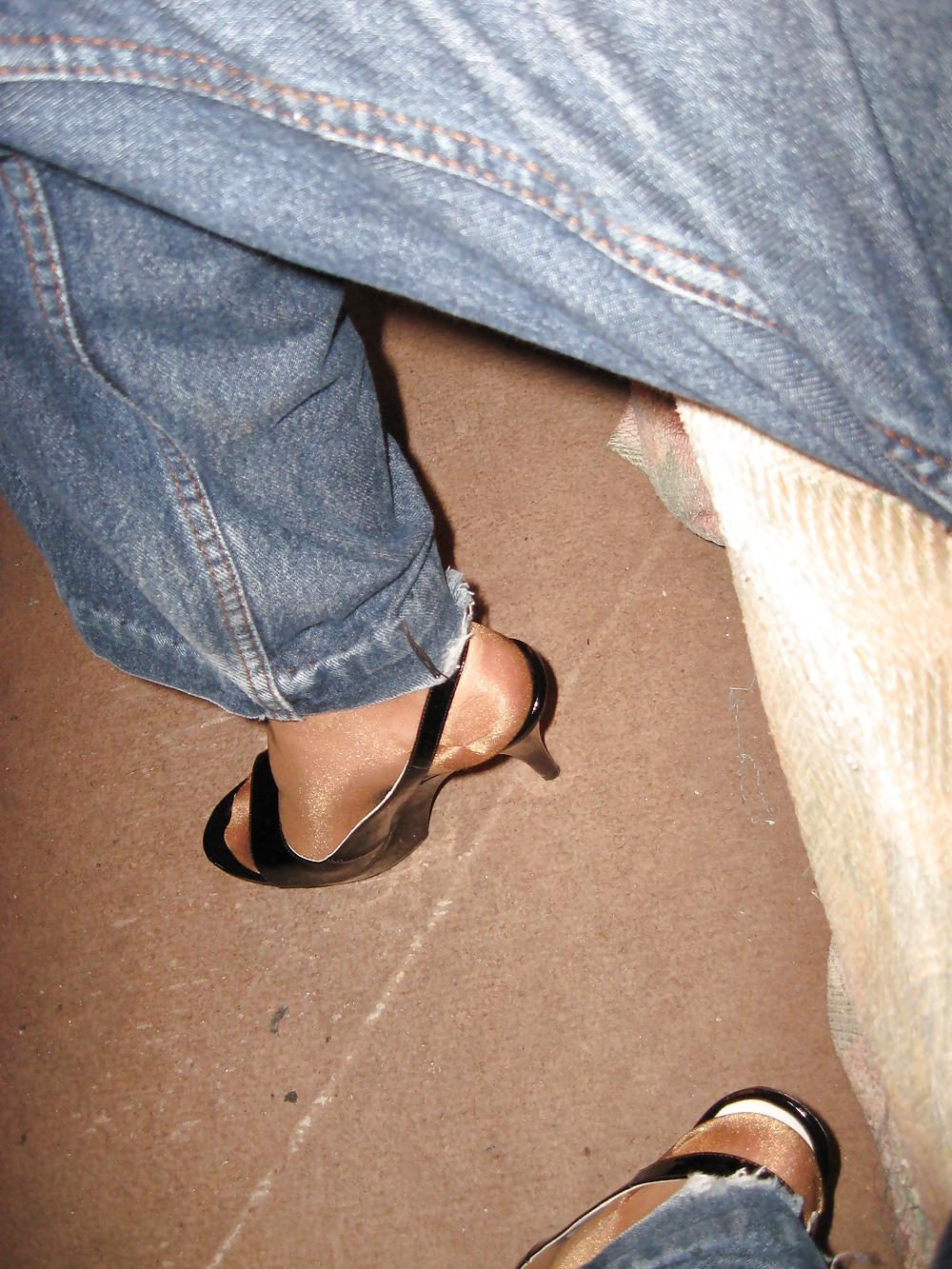 25P F.M. high heels & pantyhose