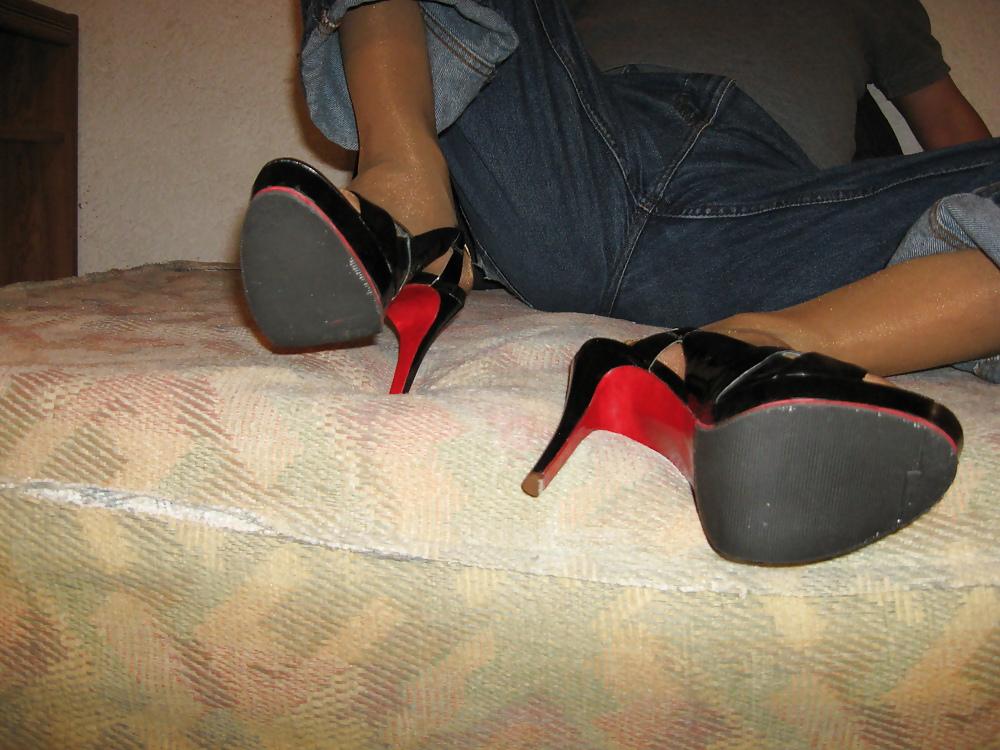 25P F.M. high heels & pantyhose
