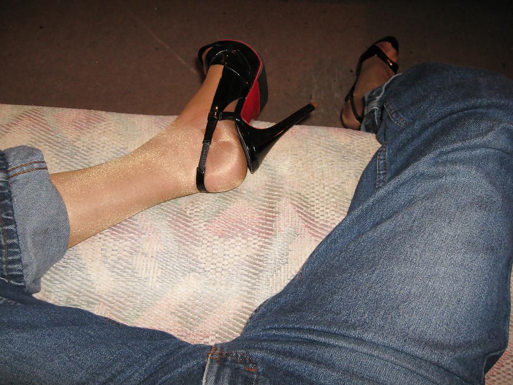 25P F.M. high heels & pantyhose