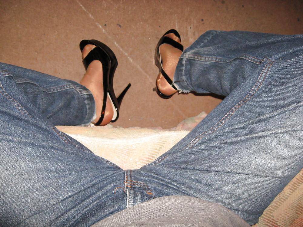 25P F.M. high heels & pantyhose