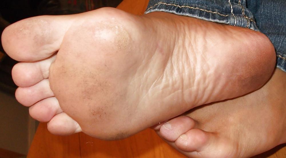25P Donna in Blue Jeans & Barefeet