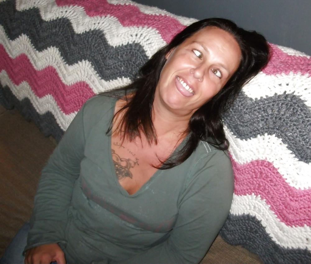 25P Donna in Blue Jeans & Barefeet