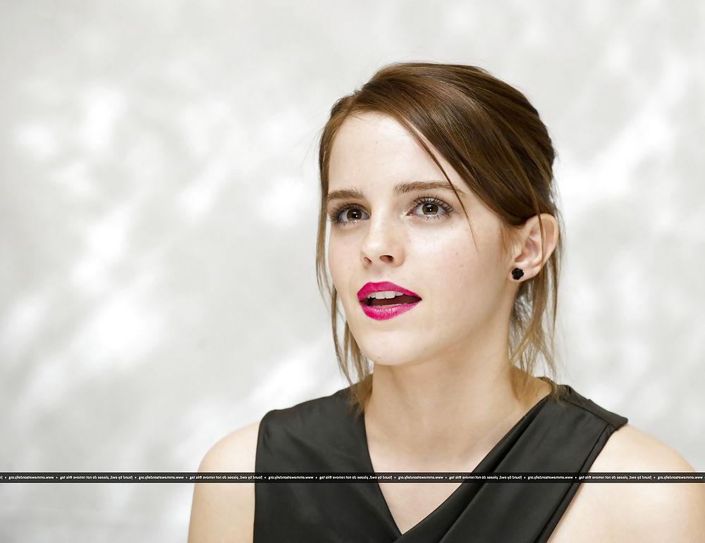 9P Emma Watson Heavy red lipstick 