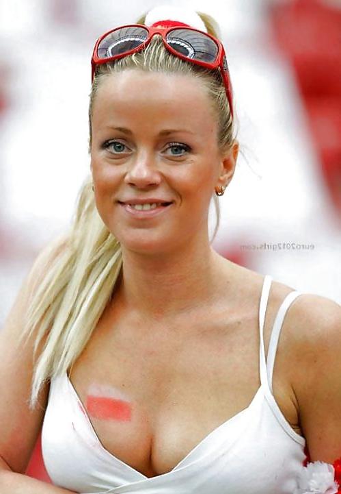 25P Eurogirls Much Better Than Ugly French Team by TROC