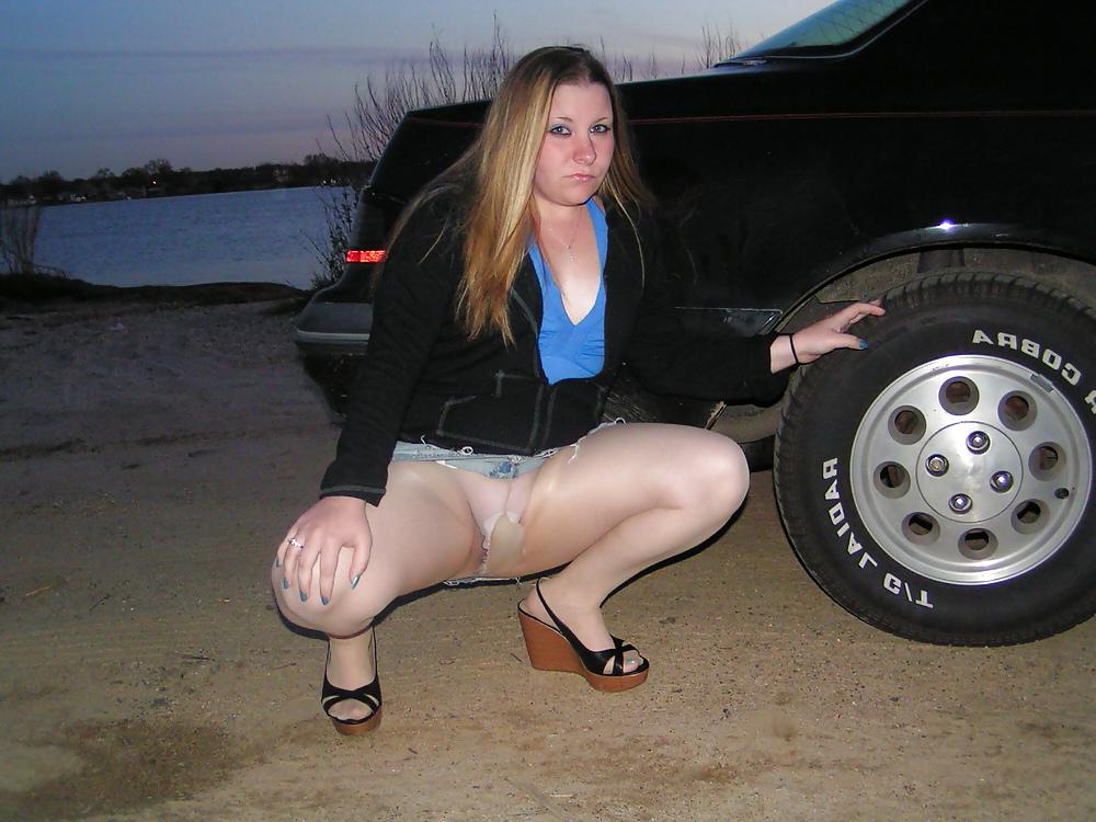20P Out door grannys in pantyhose