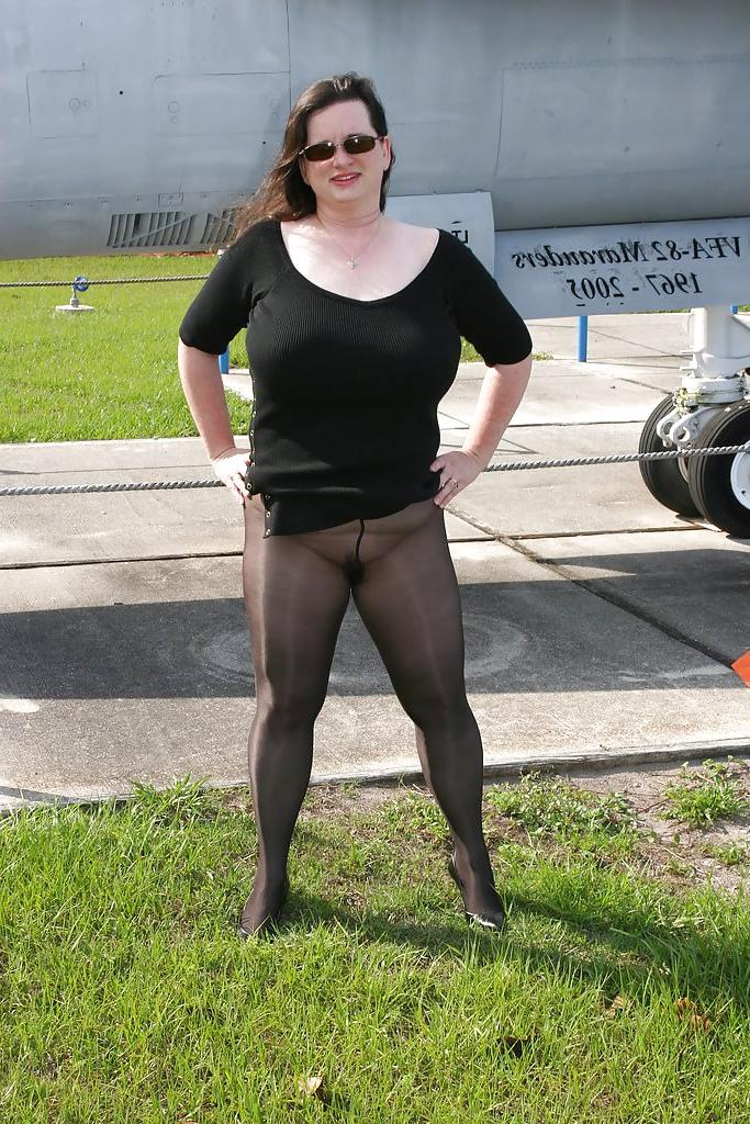25P Mature pantyhose from Jimmy 4