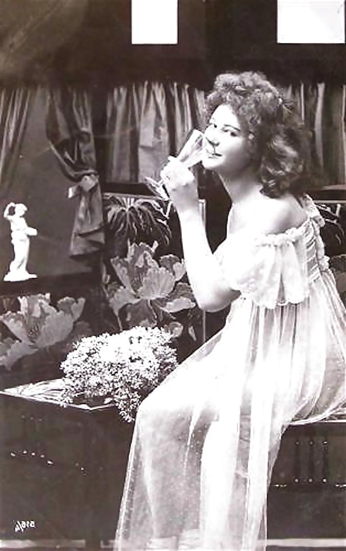 25P French Postcards