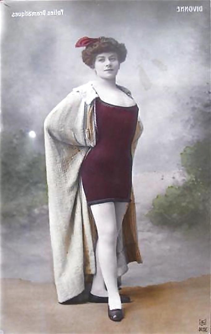 25P French Postcards