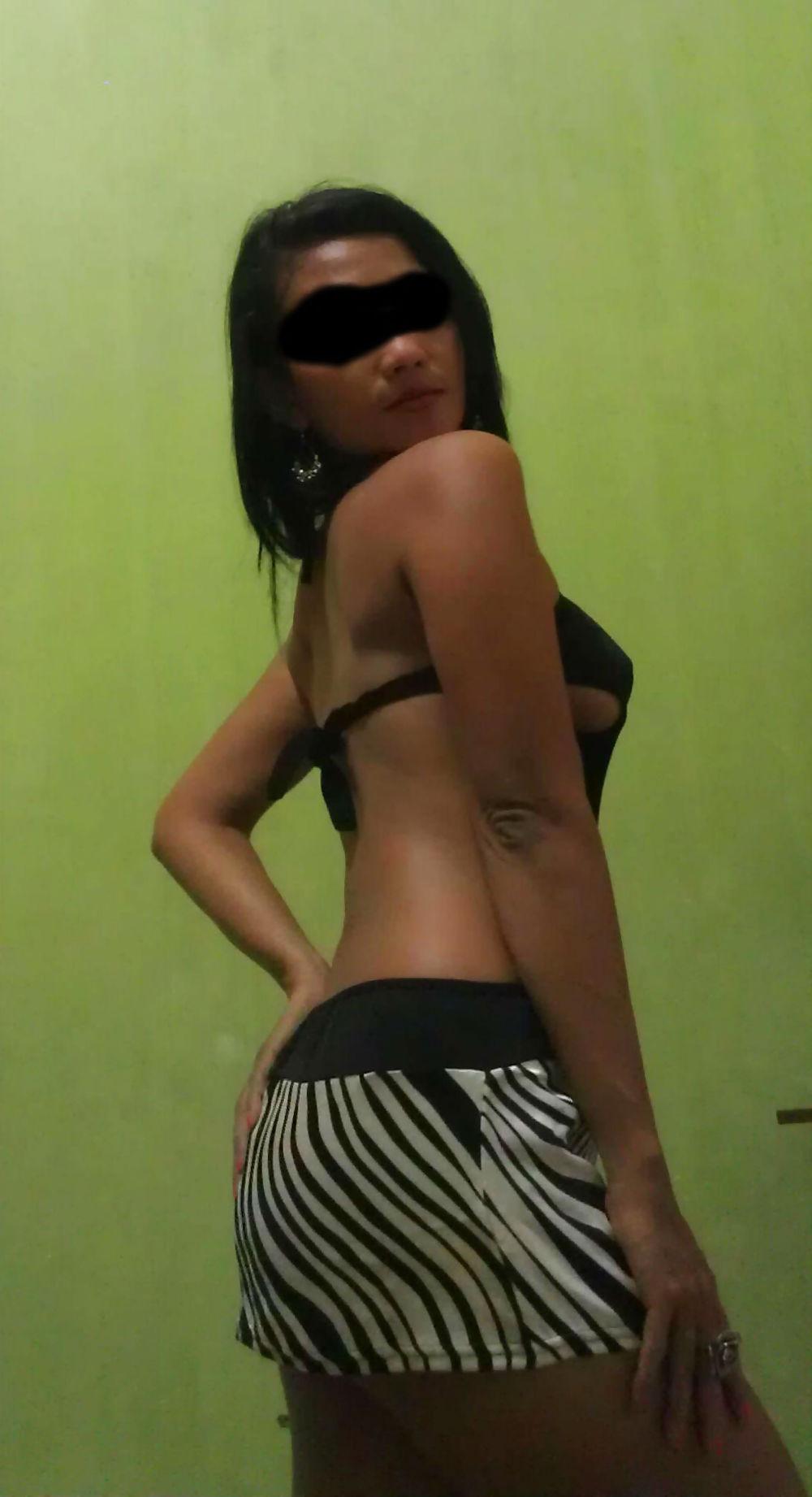 25P Indo little whore exhibition