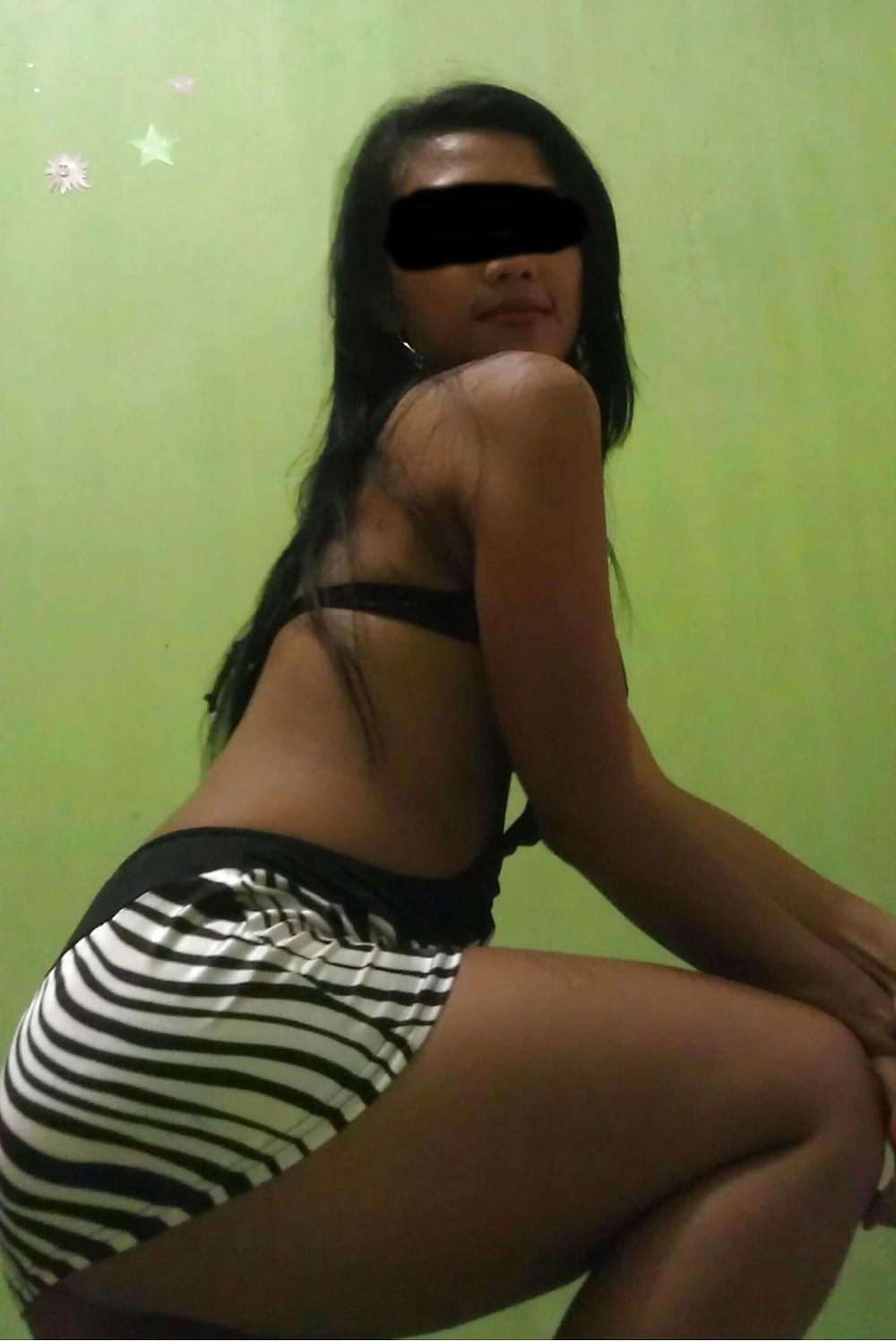 25P Indo little whore exhibition