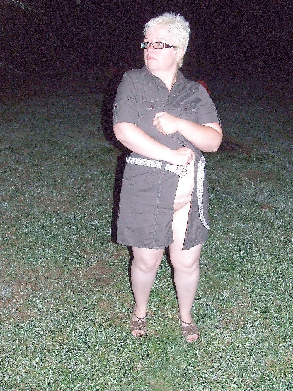 25P FRENCH MONIQUE OUTSIDE BY NIGHT