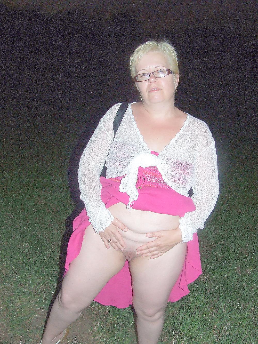 25P FRENCH MONIQUE OUTSIDE BY NIGHT