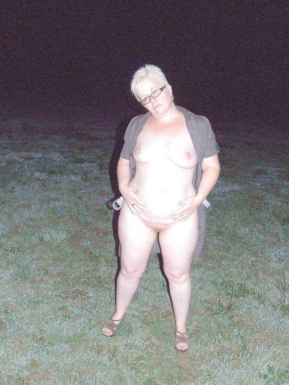 25P FRENCH MONIQUE OUTSIDE BY NIGHT