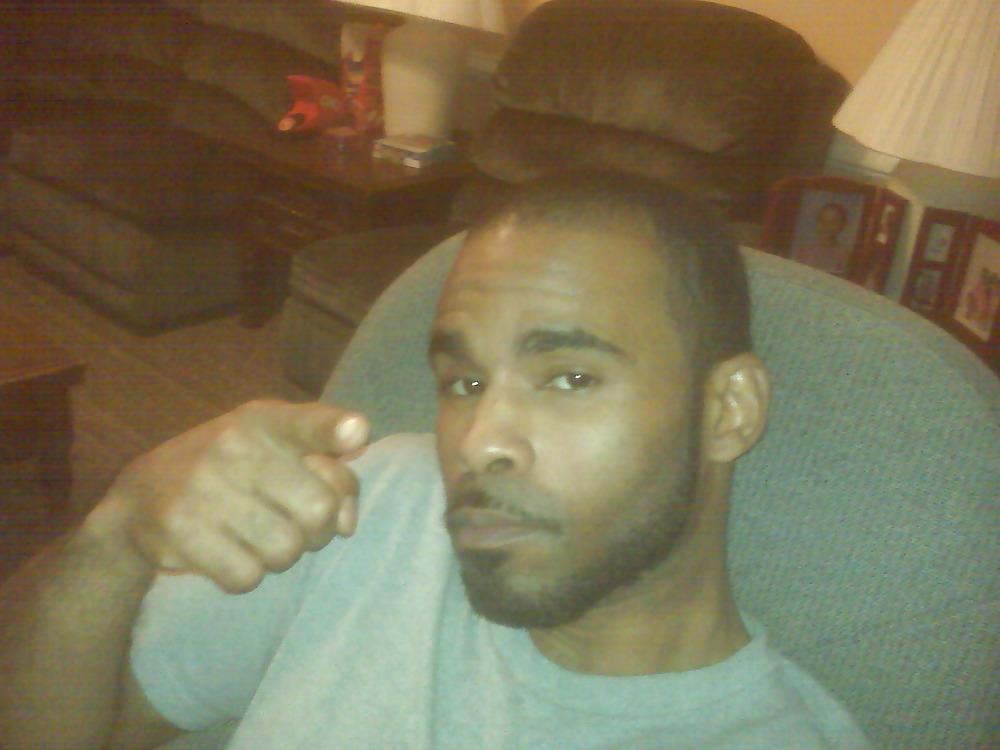 4P I keep my mouth shut unless im licking pussy!