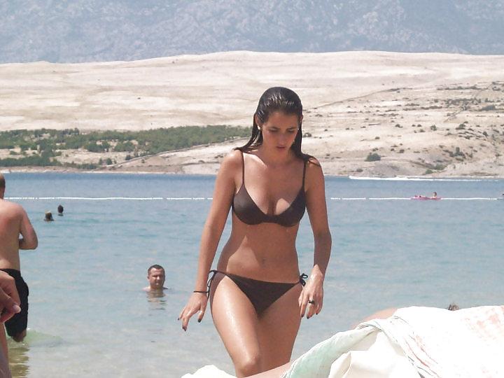 23P HORNY BEACH TEENS AND SLUTS 02 - DIRTY COMMENTS PLS