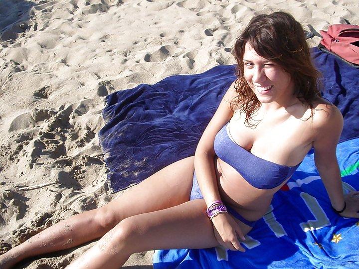 23P HORNY BEACH TEENS AND SLUTS 02 - DIRTY COMMENTS PLS