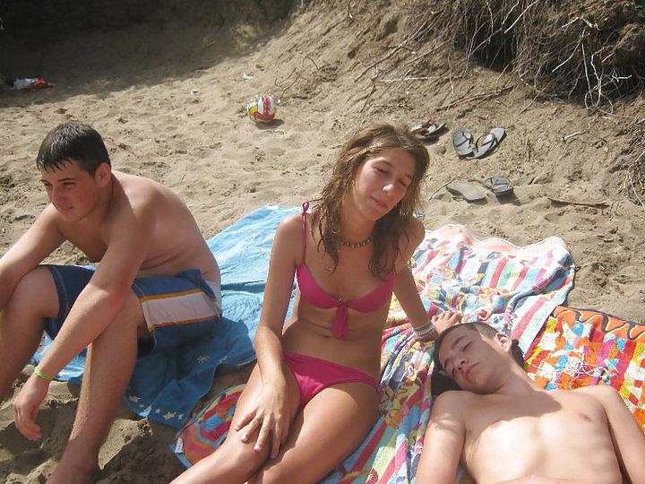 23P HORNY BEACH TEENS AND SLUTS 02 - DIRTY COMMENTS PLS