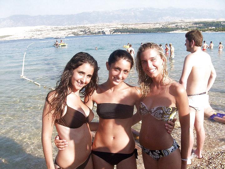 23P HORNY BEACH TEENS AND SLUTS 02 - DIRTY COMMENTS PLS
