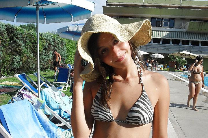 23P HORNY BEACH TEENS AND SLUTS 02 - DIRTY COMMENTS PLS