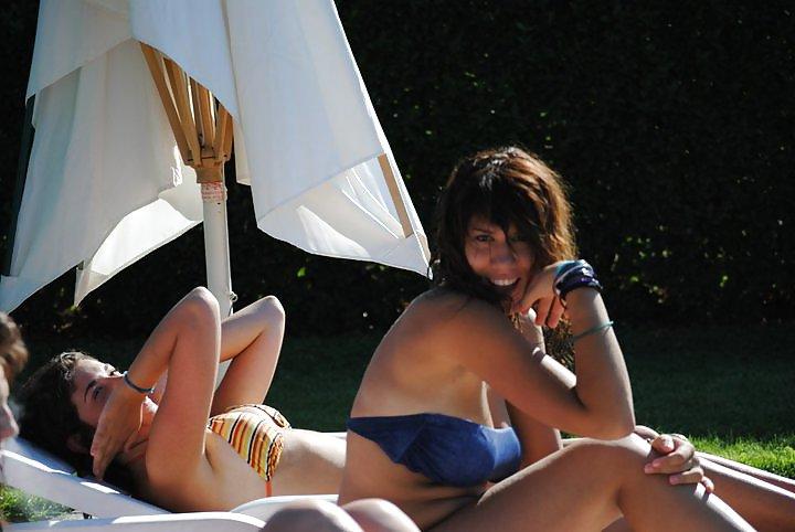 23P HORNY BEACH TEENS AND SLUTS 02 - DIRTY COMMENTS PLS